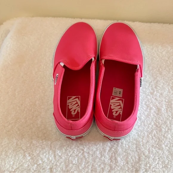 Women’s Slip-On Vans Shoes - Picture 5 of 12